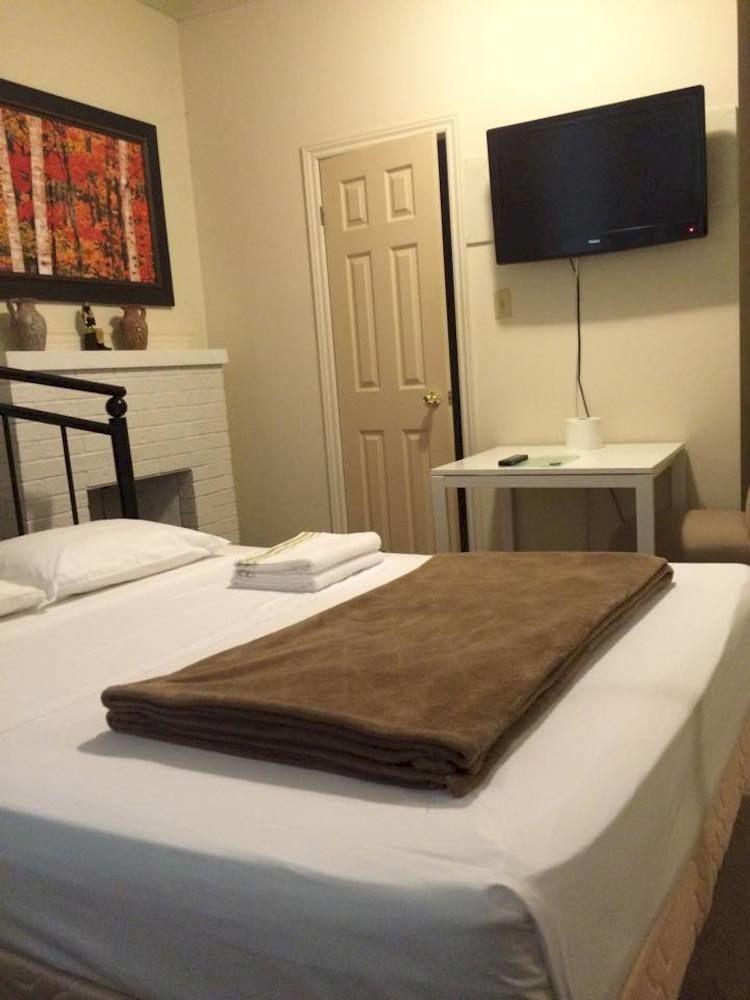 Adas Guesthouse โตรอนโต ภายนอก รูปภาพ