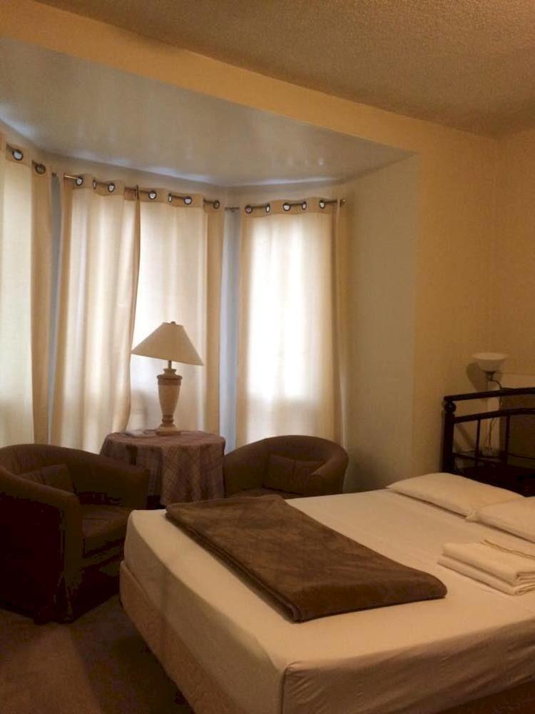 Adas Guesthouse โตรอนโต ภายนอก รูปภาพ