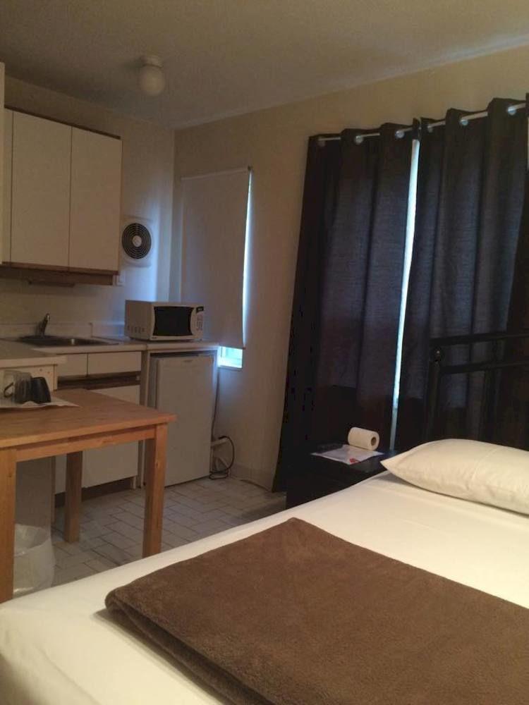 Adas Guesthouse โตรอนโต ภายนอก รูปภาพ