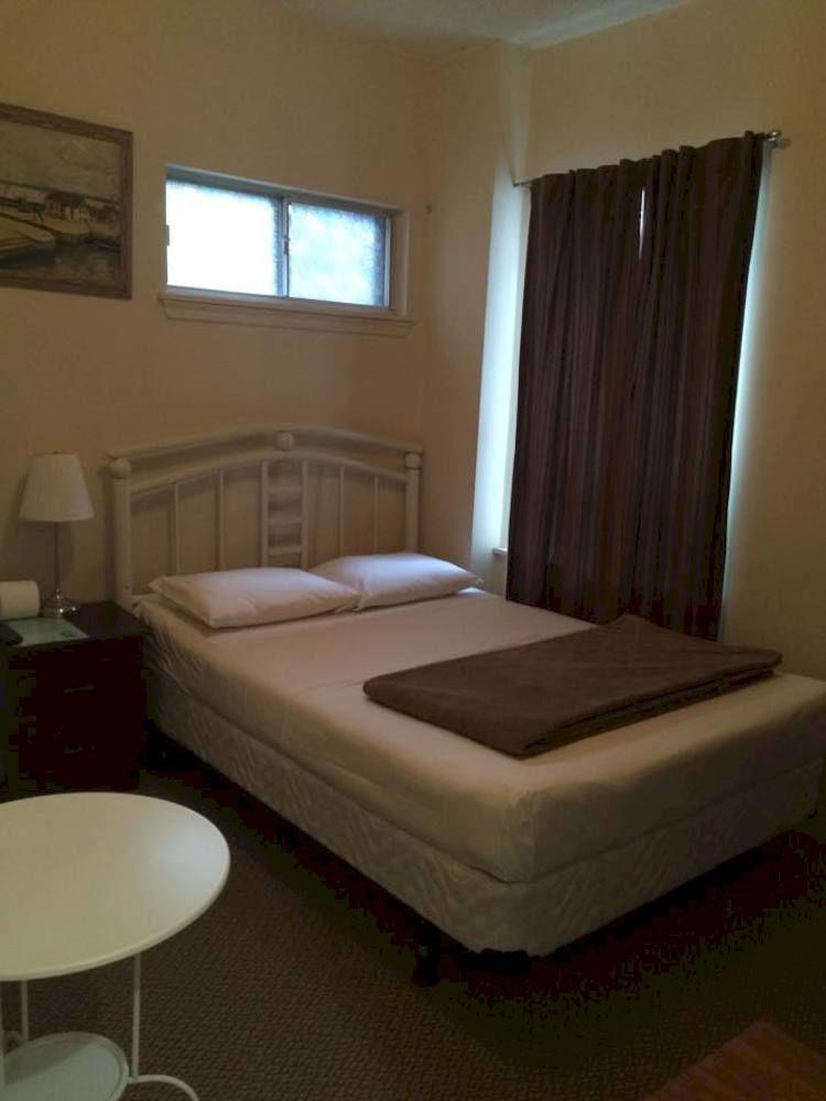 Adas Guesthouse โตรอนโต ภายนอก รูปภาพ