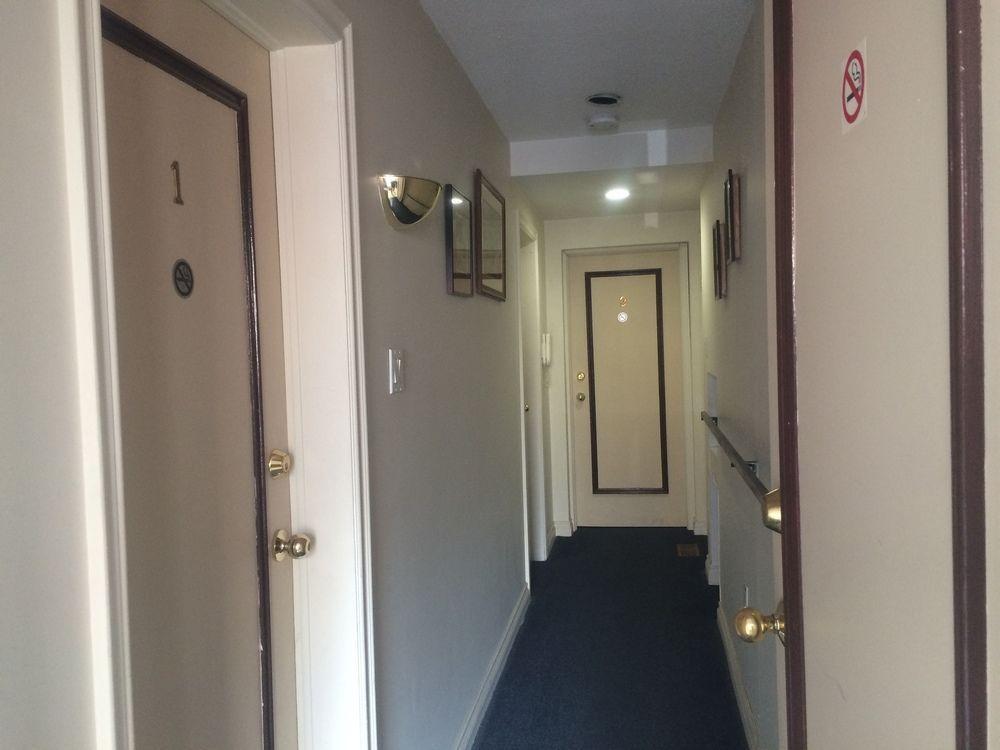 Adas Guesthouse โตรอนโต ภายนอก รูปภาพ