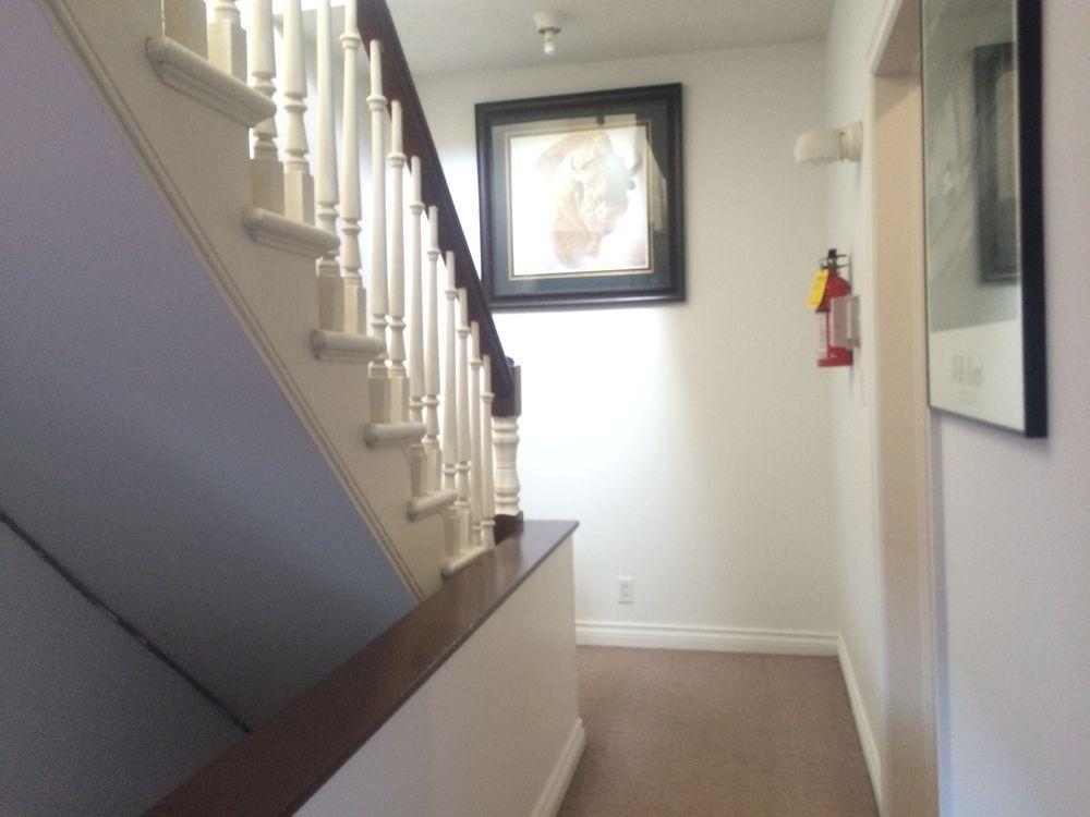 Adas Guesthouse โตรอนโต ภายนอก รูปภาพ
