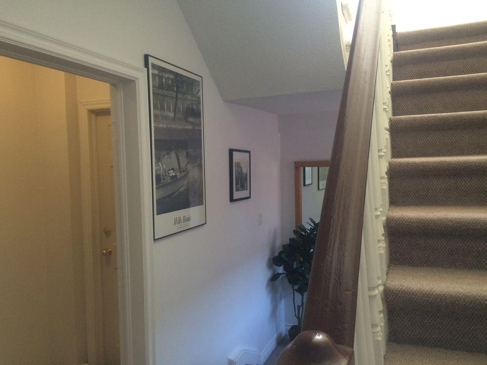 Adas Guesthouse โตรอนโต ภายนอก รูปภาพ