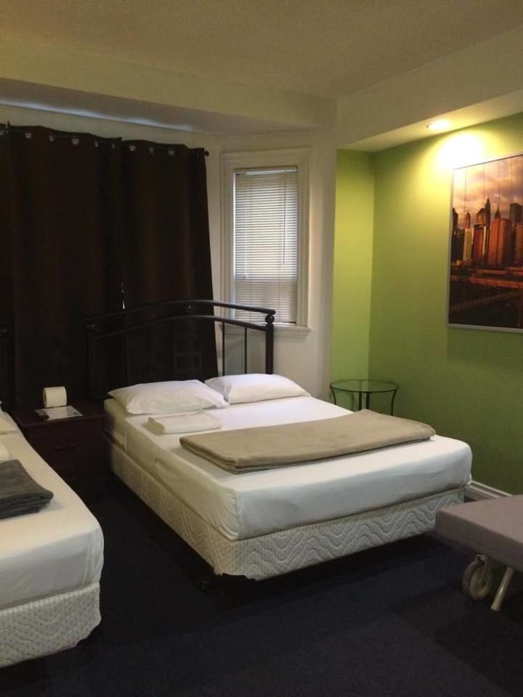 Adas Guesthouse โตรอนโต ภายนอก รูปภาพ
