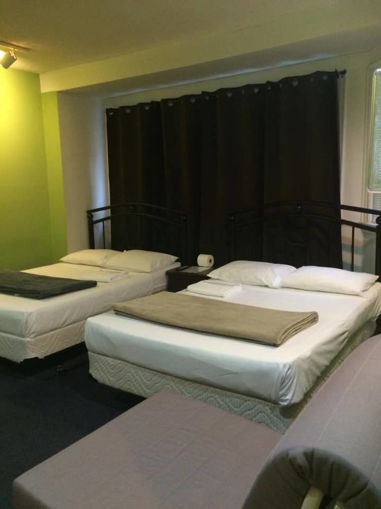 Adas Guesthouse โตรอนโต ภายนอก รูปภาพ