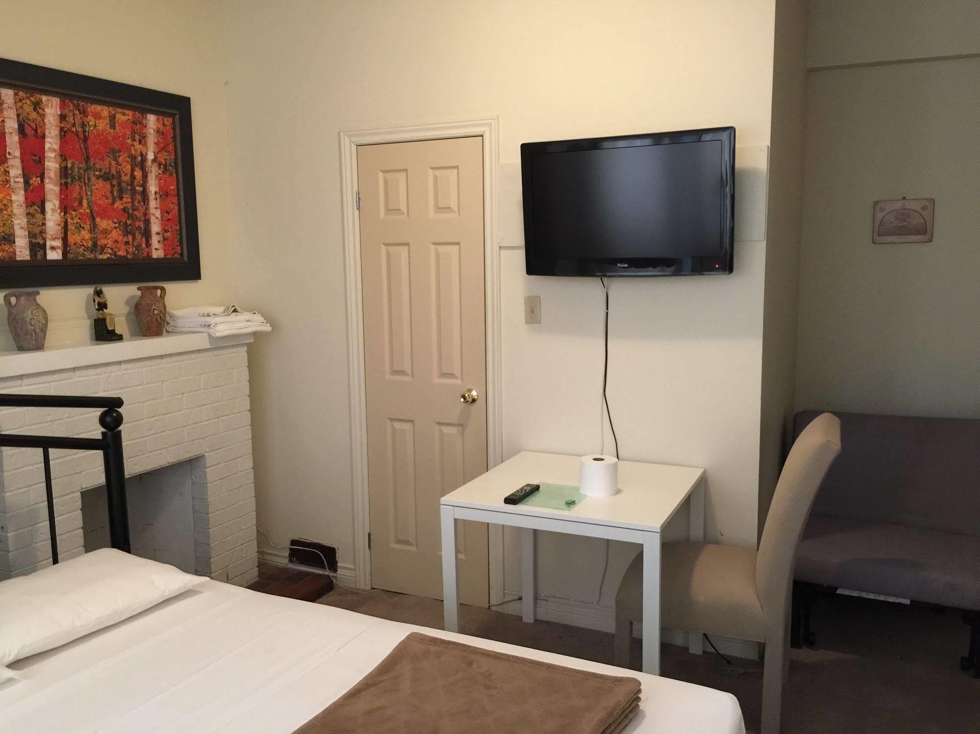 Adas Guesthouse โตรอนโต ภายนอก รูปภาพ