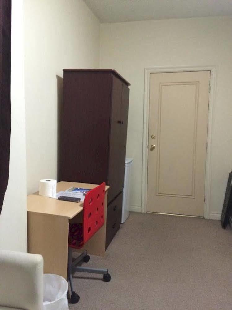 Adas Guesthouse โตรอนโต ภายนอก รูปภาพ
